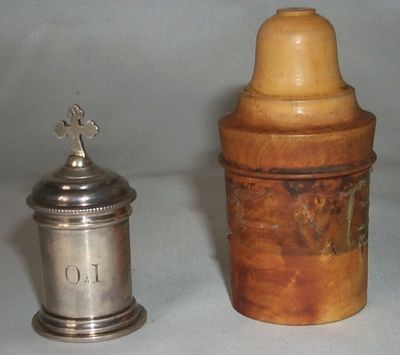 Ampoule à huile des malades avec son coffret