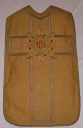 Ornement doré 3 : chasuble, bourse de corporal, étole, manipule