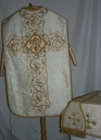 Ornement blanc 2 : chasuble, étole, voile de calice