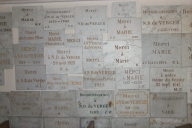 Ensemble de 371 ex-voto