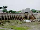 Digue de retenue d'eau ; chaussée du moulin du Grand Traouïero (Trégastel)