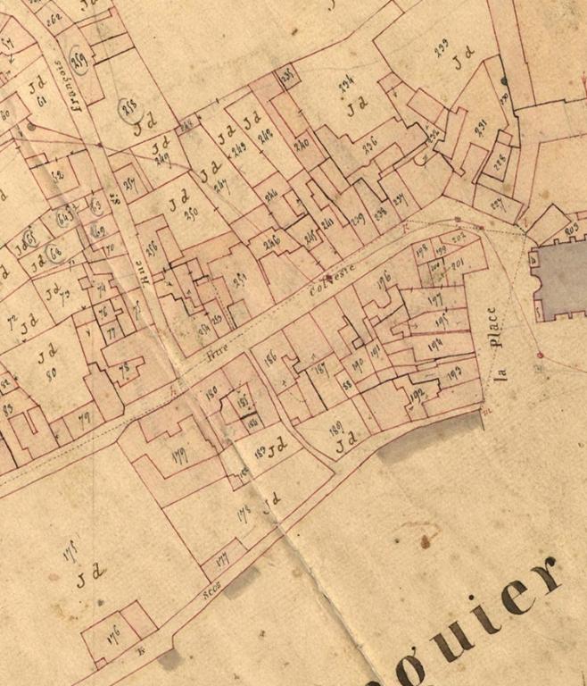 Maison à pan de bois actuellement débit de boissons "Madame Mouss'tache", 26 rue Colvestre (Tréguier)