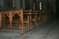 Ensemble de 88 bancs d'église