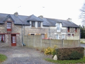 Alignement de quatre maisons, Sous la Noë (Pipriac)