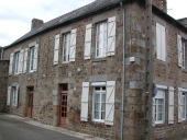 Ancien hôtel des voyageurs, 10 et 12 rue Gramont (Sens-de-Bretagne)