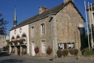 Les magasins de commerce et halles sur la commune de La Bouëxière