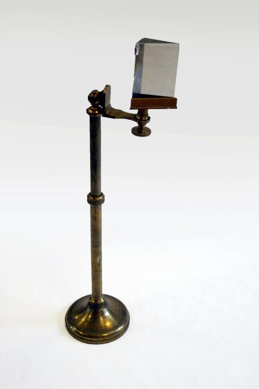 Présentation de la collection d'instruments scientifiques du lycée Émile Zola, Avenue Jean Janvier (Rennes)