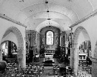 Ensemble du décor du chœur : autel, tabernacle, 2 gradins d'autel, retable, verrière, stalles, église paroissiale Sainte-Édiltrude (Tréflez)