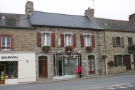 Maison et magasin de commerce, 9 rue Rémond Théophile (La Bouëxière)