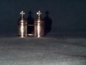 Ampoule à saint chrême, réserve à huile des malades