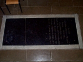 Dalle funéraire de prêtre