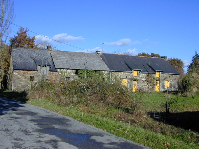 Alignement de maisons, la Glonnais (Pipriac)