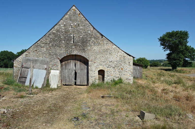 Grange dîmière, 10 Place du Prieuré (Livré-sur-Changeon)