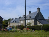 Alignement de maisons, la Ville ès Mariniaux (Saint-Briac-sur-Mer)