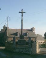 Croix monumentale, place du Bourg (Tréveneuc)