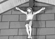 Statue (d'applique, petite nature) : Christ en croix, chapelle Saint-Samson (Neulliac)