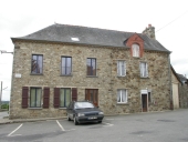 Maison, 5-7 place Poulain (Saint-Germain-sur-Ille)