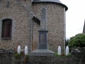 Monument aux morts de la Première et de la Seconde guerre mondiale (Tressé fusionnée en Mesnil-Roc'h en 2019)