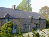 Alignement d'une maison et d'une ferme, la Ville Ory (Meillac)