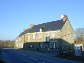 Alignement de deux maisons, rue du Pont (Saint-Léger-des-Prés)