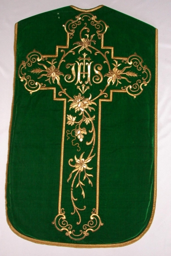 Ornement vert 1 : chasuble, étole, manipule, voile de calice