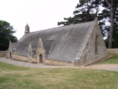 L'église paroissiale, le monument aux morts, les chapelles et les croix monumentales sur la commune de Penvénan