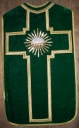 Ornement vert 1 : chasuble, étole, manipule, voile de calice et bourse de corporal