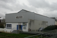 Usine de produits agro-alimentaires (usine de charcuterie industrielle) Rossignol, actuellement musée, square Fichet des grèves (Binic fusionnée en Binic-Etables-sur-Mer en 2016)