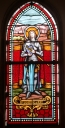Verrières à personnages des baies 1, 2, 4, 6 : Bienheureuse Jeanne d'Arc, Saint Michel, Notre-Dame de Lourdes, Sainte Philomène et verrières décoratives des baies 3, 8, 00