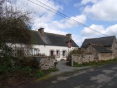 Maisons, alignement de deux logis, rue du Guessiou (Pordic)