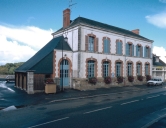 Mairie-école, 8-10 rue du Colonel du Halgouët (Renac)