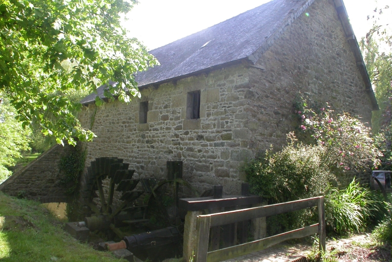 Moulin à farine du Cirque, puis usine de produits pour l'alimentation animale, actuellement maison (Lanleff)