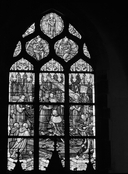 Verrières (9), ex-voto, verrière (verrière à personnages, verrière hagiographique, verrière historiée) : Sainte Famille, Couronnement de Charles VII, Apparition du Sacré Coeur à Marguerite Marie Alacoque, Apparition de la Vierge à Bernadette Soubirous, Délivrance de Saint Pierre par un ange, Saint François de sales enseignant, Education de Saint Louis, Sainte Elisabeth de Hongrie distribuant du pain aux mendiants, Vierge à l'Enfant apparaissant aux poilus dans les tranchées (baies n°4,5,7,9,11,13,15,18,100), église paroissiale Saint-Georges (Châtillon-en-Vendelais)