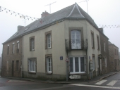 Maison, 2 rue de la Poste ; 1 rue de Saint-Poix (Le Pertre)