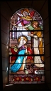 Verrières à personnages des baies 1 à 3, 5, 7 : Communion de la Vierge, Apparition du Sacré Coeur, Jésus et les enfants, Baptême du Christ, Ange gardien et verrières décoratives des baies 101 et 102
