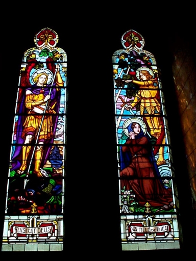 Verrière décorative et à personnages de la baie 000 : sainte Jeanne d'Arc, saint Michel et saint Georges