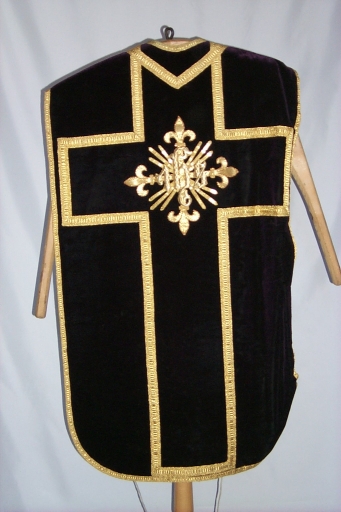 Ornement violet 3 : chasuble, étole, voile du calice
