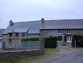 Alignement de logis, Bosné (Saint-Just)