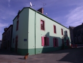 Café, 1 place de l'Eglise ; ruelle du Prieuré (Le Pertre)