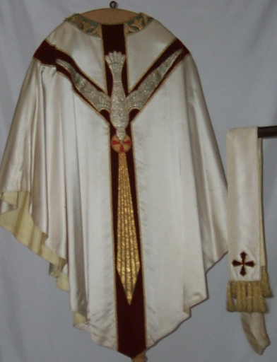 Ornement blanc 1 : chasuble, étole