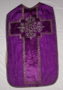 Ornement violet 1 : chasuble, bourse de corporal, manipule