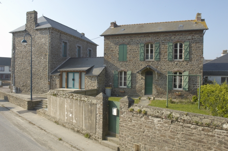 Mairie et école (Saint-Guinoux)