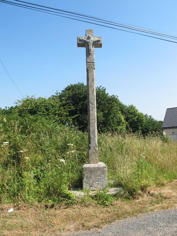 La croix de Kergroas, route de Langoat (Lanmérin)
