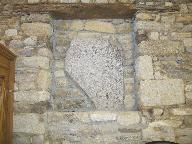 Pierre armoriée de l'église Saint-Lunaire (Saint-Lormel)