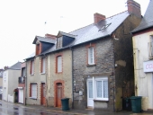 Alignement de trois maisons, 6, 8 rue Pasteur (Pipriac)