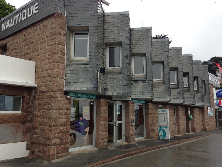 Centre nautique, plage de Trestraou (Perros-Guirec)