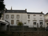 Mairie ; école primaire de garçons, rue Joseph Le Pévédic (Ploemel)