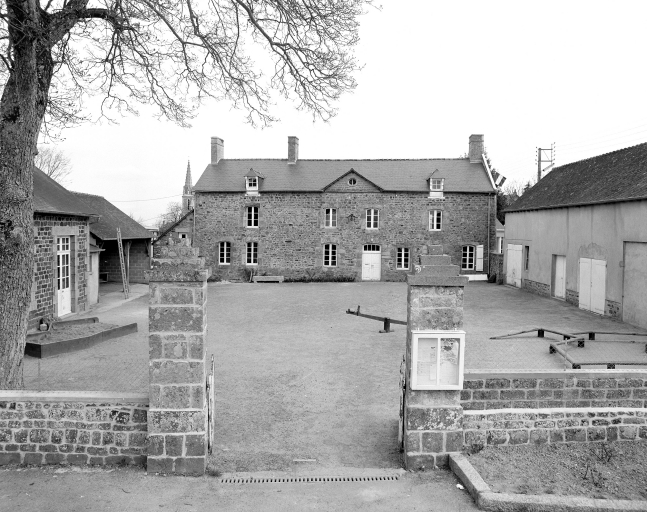 Manoir dit la Maison Neuve (Saint-Pern)
