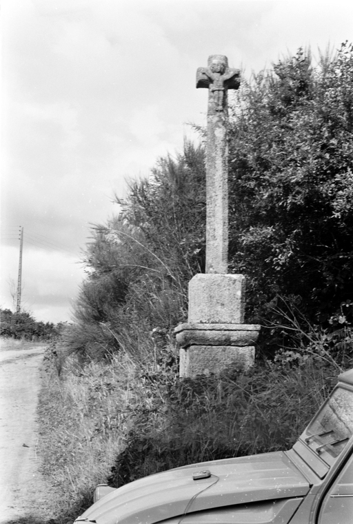 Croix Monumentale, Guerizouarn (Bulat-Pestivien)