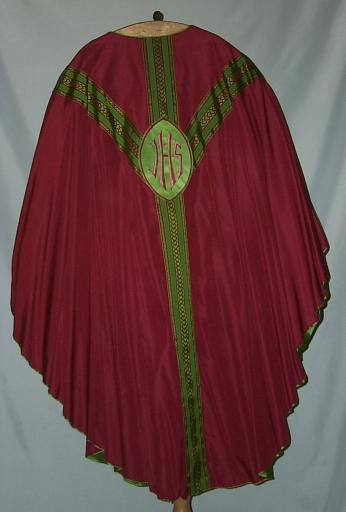 Ornement rouge 6 : chasuble